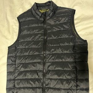 Men’s puffer zip up vest